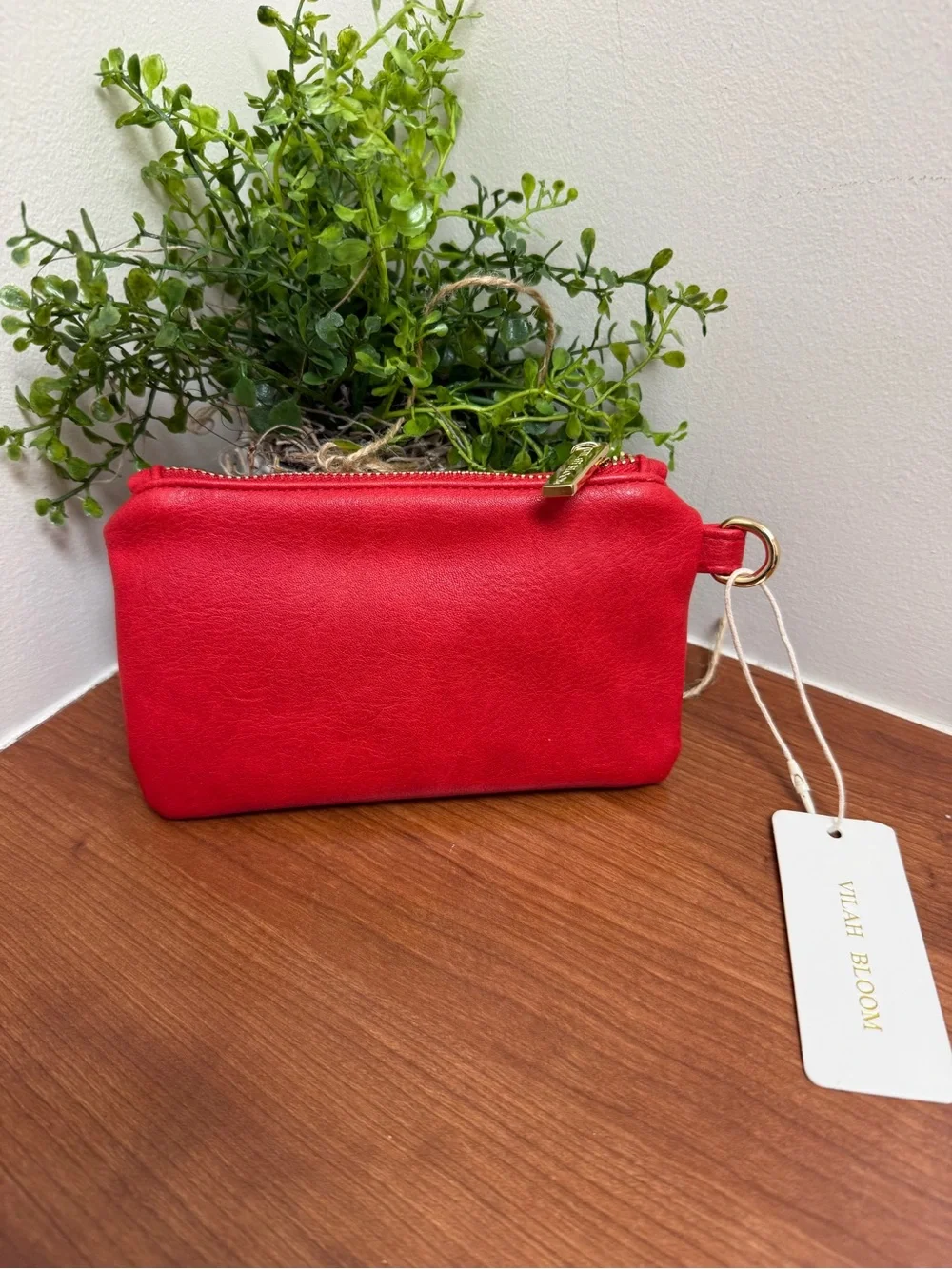 Red Genuine Leather Cosmetic Pouch Zip Bag WREATHFEST Vilah Bloom NWT - Picture 3 of 5